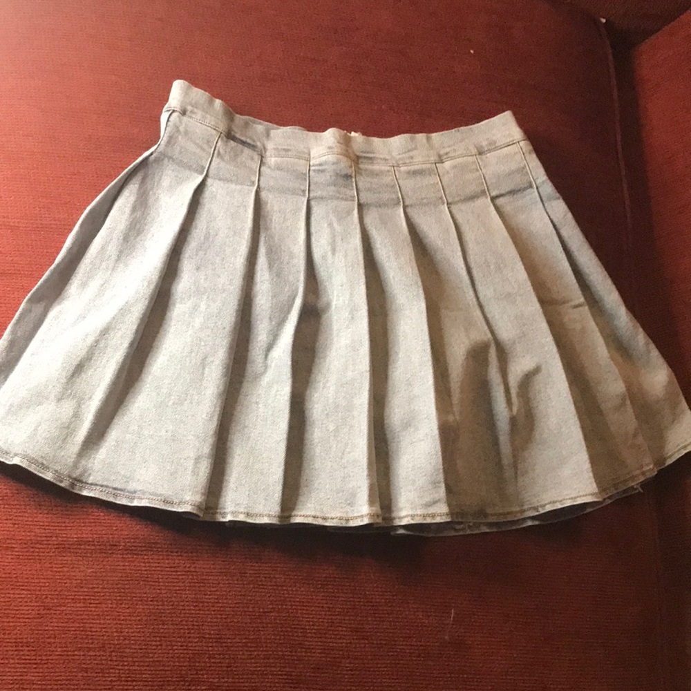 Im selling a jean tennis skirt with the zipper at the back